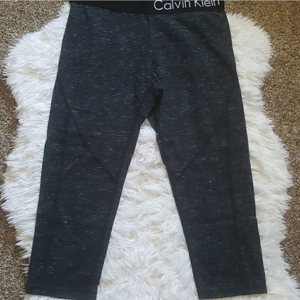 Calvin Klein Performance capri leggings Sz Medium‎